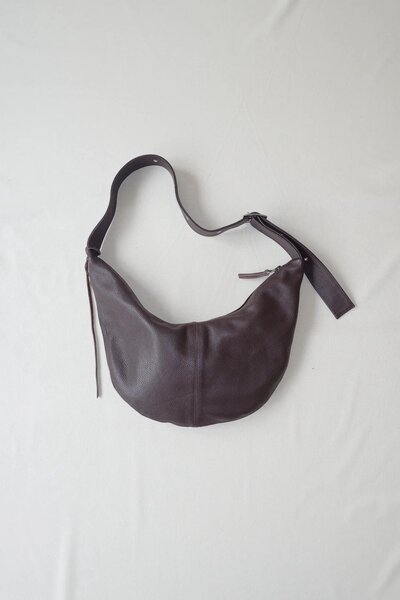 Nona Buckle Banana bag xl - chocolate
